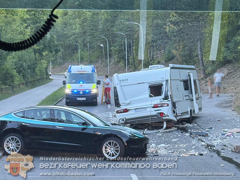 20260829_Schwerer Verkehrsunfall auf der B18 bei Hirtenberg - Foto: Linsbichler FF Hirtenberg