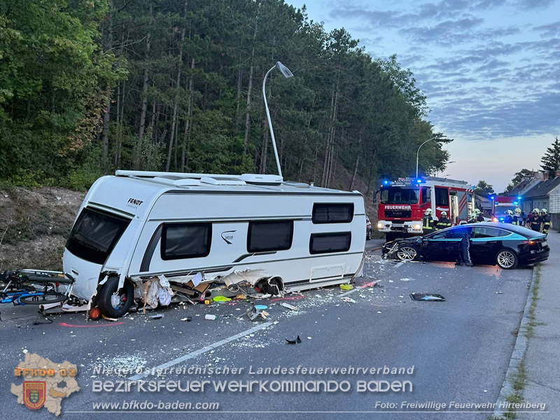 20260829_Schwerer Verkehrsunfall auf der B18 bei Hirtenberg - Foto: Linsbichler FF Hirtenberg