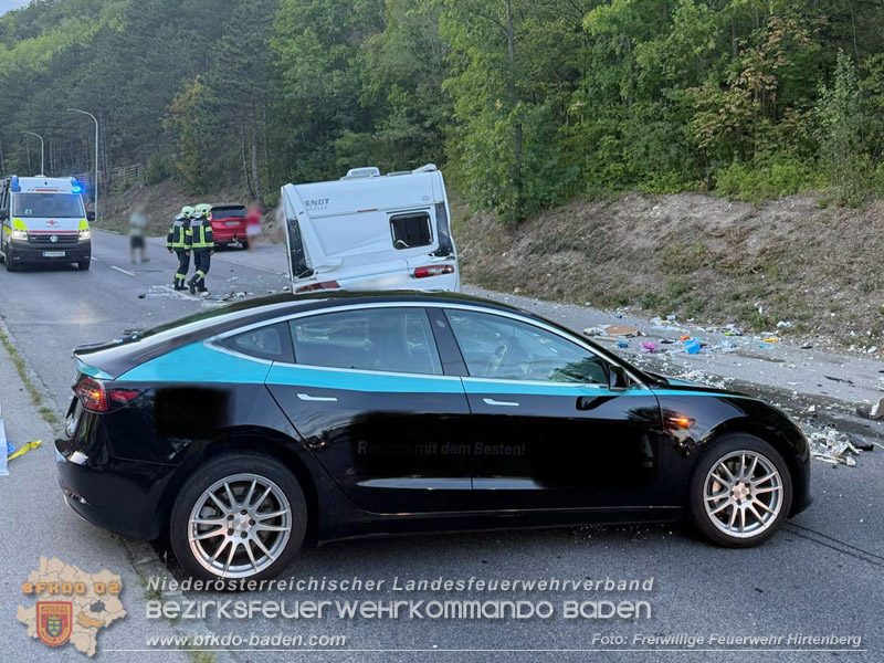 20260829_Schwerer Verkehrsunfall auf der B18 bei Hirtenberg - Foto: Linsbichler FF Hirtenberg