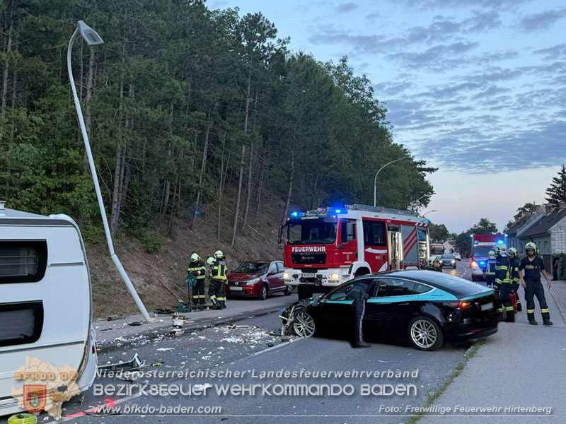 20260829_Schwerer Verkehrsunfall auf der B18 bei Hirtenberg - Foto: Linsbichler FF Hirtenberg