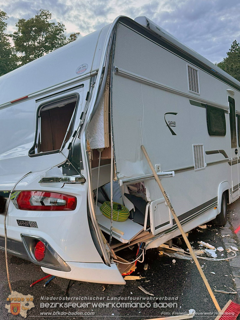 20260829_Schwerer Verkehrsunfall auf der B18 bei Hirtenberg - Foto: Linsbichler FF Hirtenberg