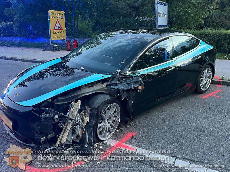 20260829_Schwerer Verkehrsunfall auf der B18 bei Hirtenberg - Foto: Linsbichler FF Hirtenberg