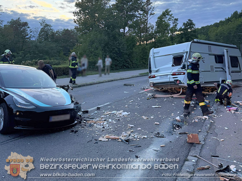 20260829_Schwerer Verkehrsunfall auf der B18 bei Hirtenberg - Foto: Linsbichler FF Hirtenberg