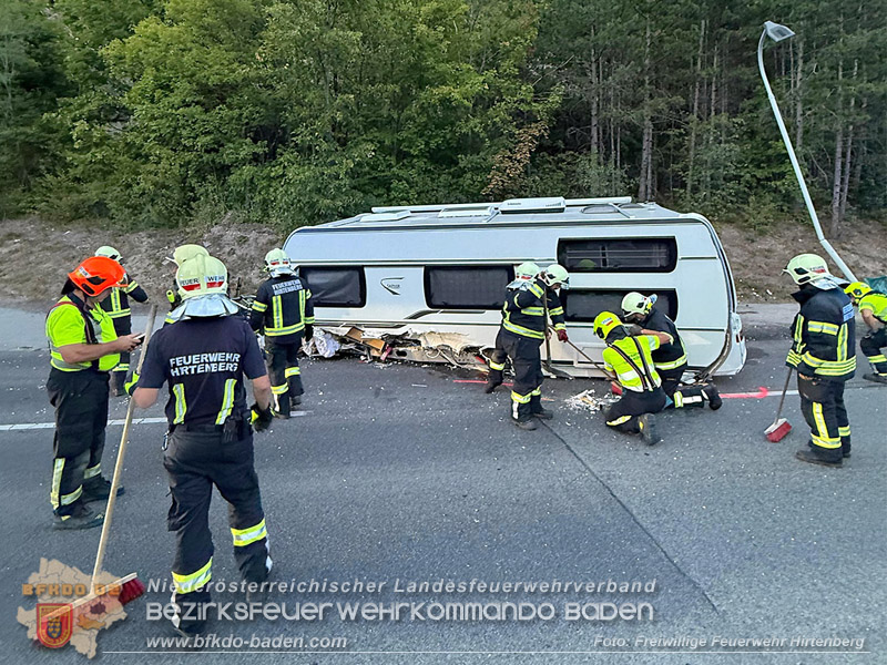 20260829_Schwerer Verkehrsunfall auf der B18 bei Hirtenberg - Foto: Linsbichler FF Hirtenberg