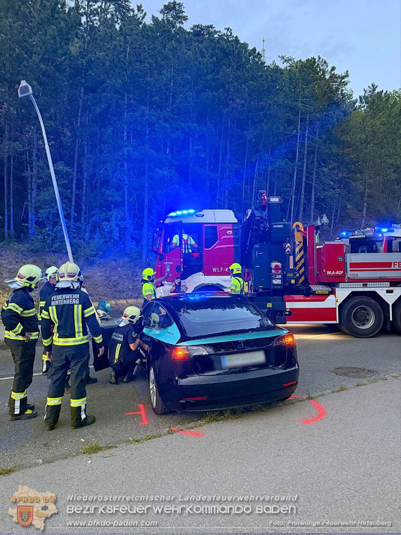 20260829_Schwerer Verkehrsunfall auf der B18 bei Hirtenberg - Foto: Linsbichler FF Hirtenberg