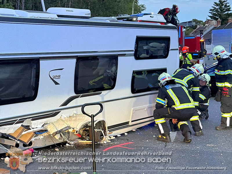 20260829_Schwerer Verkehrsunfall auf der B18 bei Hirtenberg - Foto: Linsbichler FF Hirtenberg