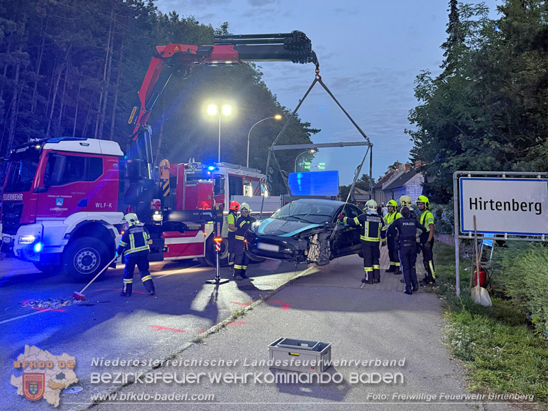 20260829_Schwerer Verkehrsunfall auf der B18 bei Hirtenberg - Foto: Linsbichler FF Hirtenberg