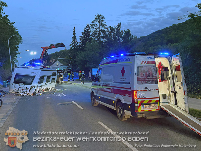 20260829_Schwerer Verkehrsunfall auf der B18 bei Hirtenberg - Foto: Linsbichler FF Hirtenberg