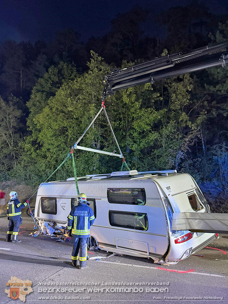 20260829_Schwerer Verkehrsunfall auf der B18 bei Hirtenberg - Foto: Linsbichler FF Hirtenberg