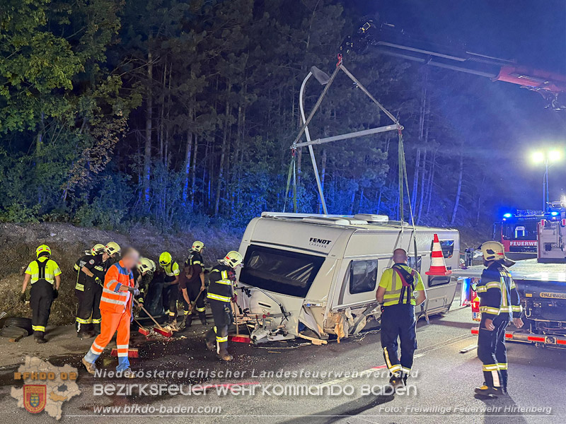 20260829_Schwerer Verkehrsunfall auf der B18 bei Hirtenberg - Foto: Linsbichler FF Hirtenberg