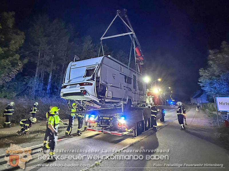 20260829_Schwerer Verkehrsunfall auf der B18 bei Hirtenberg - Foto: Linsbichler FF Hirtenberg