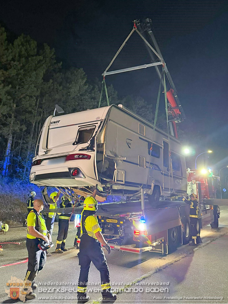 20260829_Schwerer Verkehrsunfall auf der B18 bei Hirtenberg - Foto: Linsbichler FF Hirtenberg