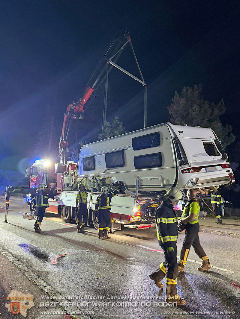 20260829_Schwerer Verkehrsunfall auf der B18 bei Hirtenberg - Foto: Linsbichler FF Hirtenberg