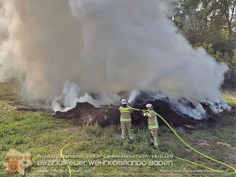20260902_Silohaufen in Vollbrand bei Ebreichsdorf - Foto: FF Ebreichsdorf
