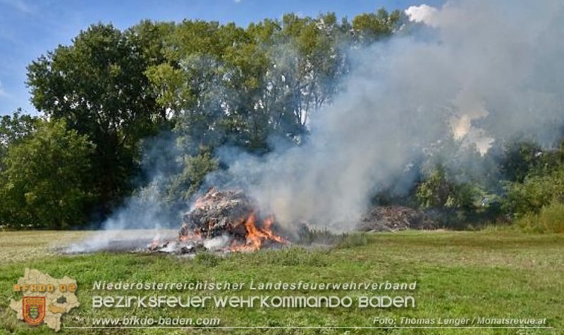 20260902_Silohaufen in Vollbrand bei Ebreichsdorf - Foto: Thomas Lenger Monatsrevue.at