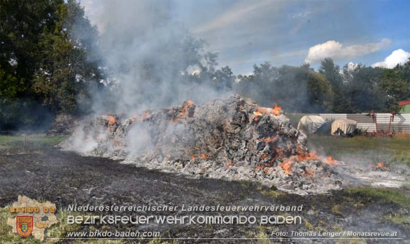 20260902_Silohaufen in Vollbrand bei Ebreichsdorf - Foto: Thomas Lenger Monatsrevue.at