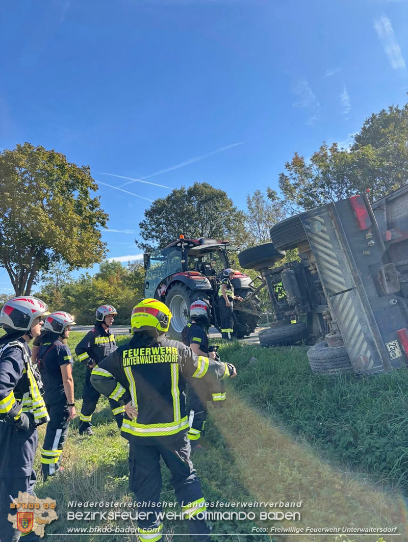 20260920_Bergung eines Traktoranh�ngers nach Verkehrsunfall auf der B60 - Foto: FF Unterwaltersdorf