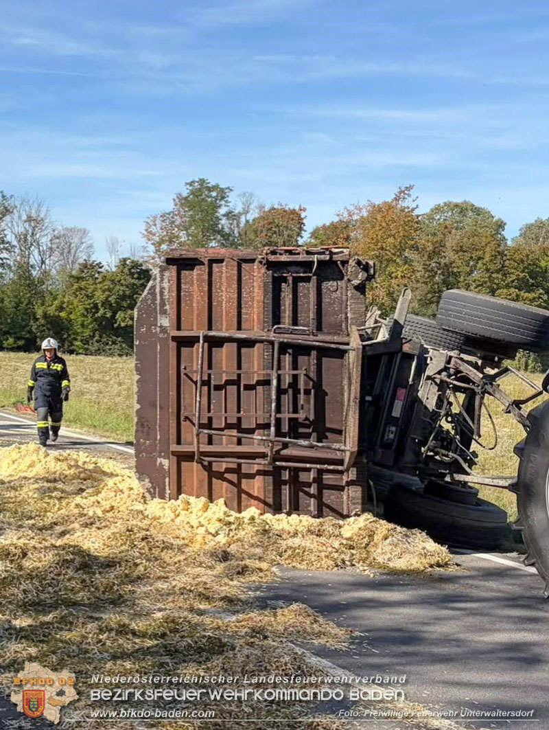 20260920_Bergung eines Traktoranh�ngers nach Verkehrsunfall auf der B60 - Foto: FF Unterwaltersdorf