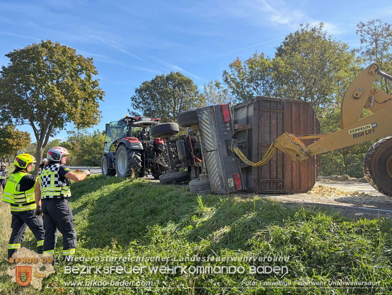 20260920_Bergung eines Traktoranh�ngers nach Verkehrsunfall auf der B60 - Foto: FF Unterwaltersdorf