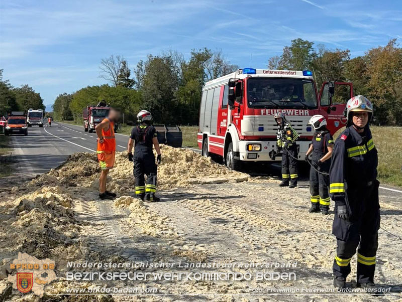 20260920_Bergung eines Traktoranh�ngers nach Verkehrsunfall auf der B60 - Foto: FF Unterwaltersdorf