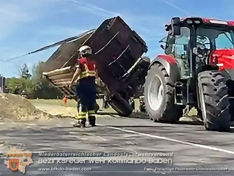 20260920_Bergung eines Traktoranh�ngers nach Verkehrsunfall auf der B60 - Foto: FF Unterwaltersdorf