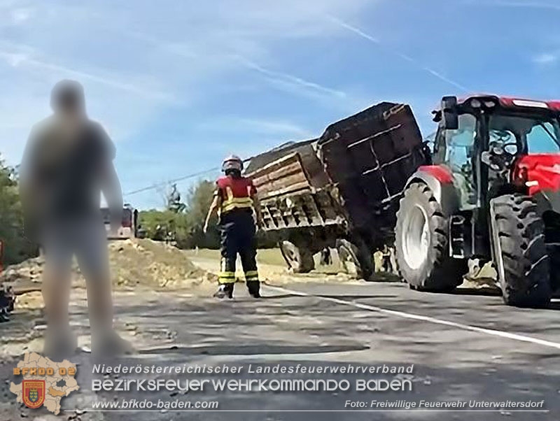 20260920_Bergung eines Traktoranh�ngers nach Verkehrsunfall auf der B60 - Foto: FF Unterwaltersdorf