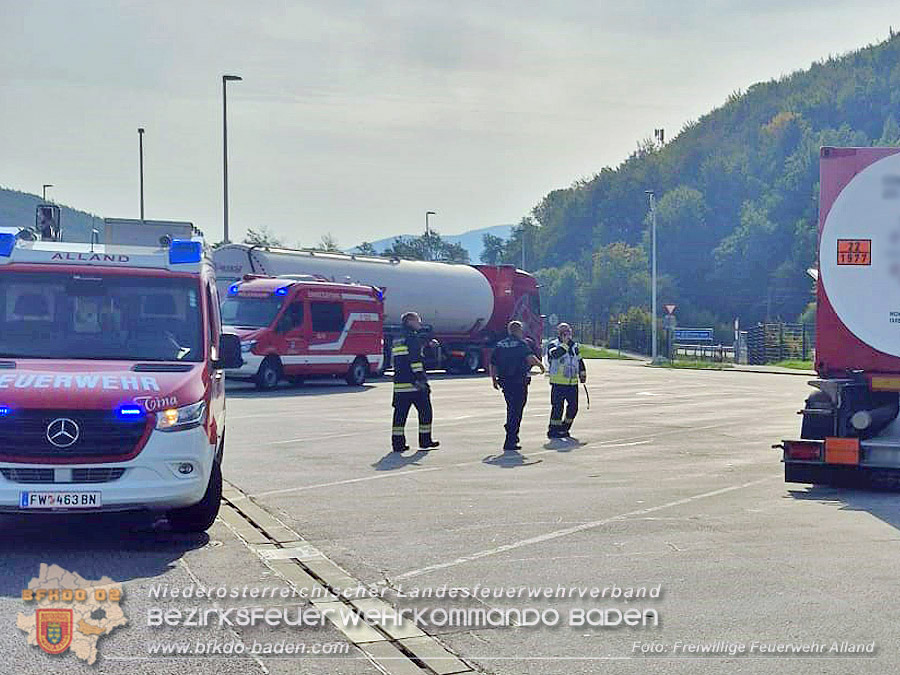 20261005_Austretender Stickstoff aus Tank-Container w�hrend dem Transport - Foto: FF Alland