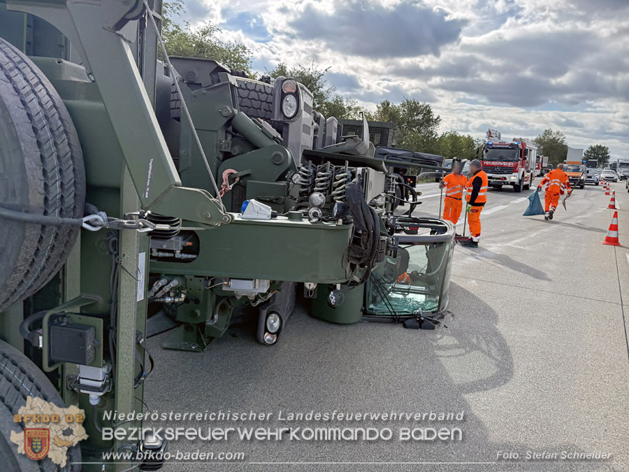20261009_Bergung einer Arbeitsmaschine samt Anh�nger auf der A2 - Foto: Stefan Schneider BFKDO BADEN