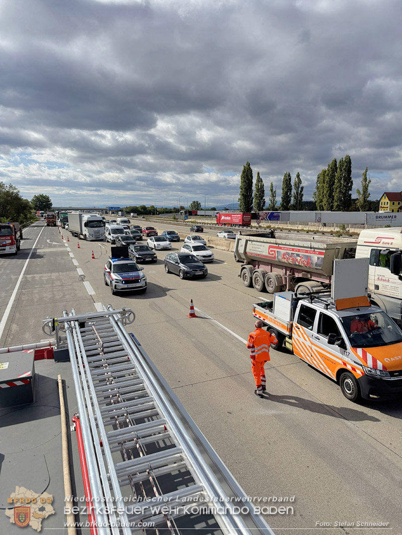 20261009_Bergung einer Arbeitsmaschine samt Anh�nger auf der A2 - Foto: Stefan Schneider BFKDO BADEN