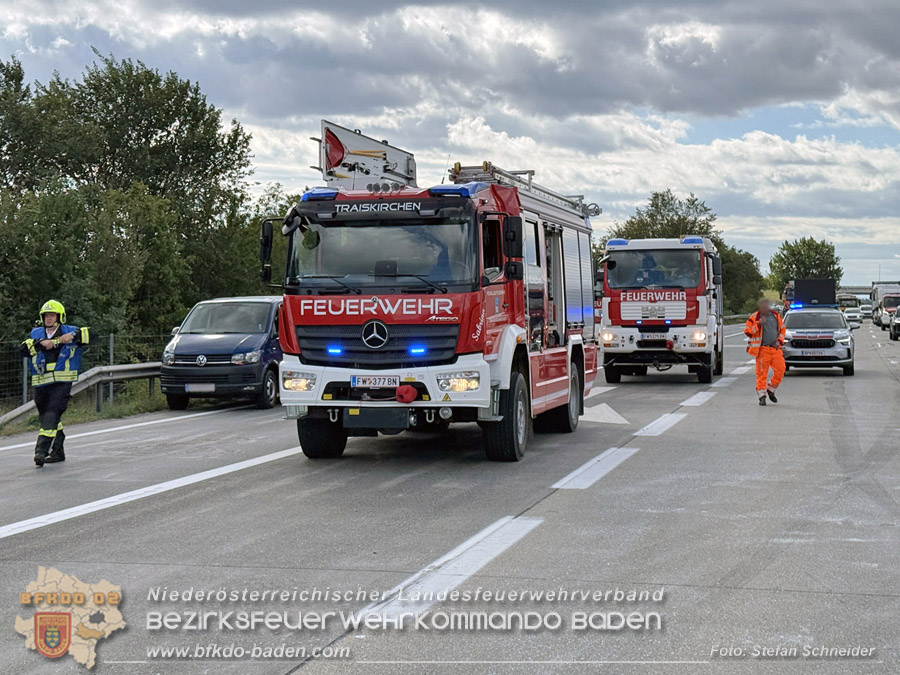 20261009_Bergung einer Arbeitsmaschine samt Anh�nger auf der A2 - Foto: Stefan Schneider BFKDO BADEN