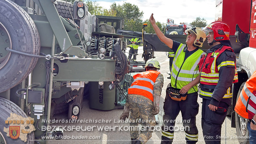 20261009_Bergung einer Arbeitsmaschine samt Anh�nger auf der A2 - Foto: Stefan Schneider BFKDO BADEN
