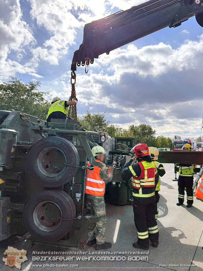 20261009_Bergung einer Arbeitsmaschine samt Anh�nger auf der A2 - Foto: Stefan Schneider BFKDO BADEN