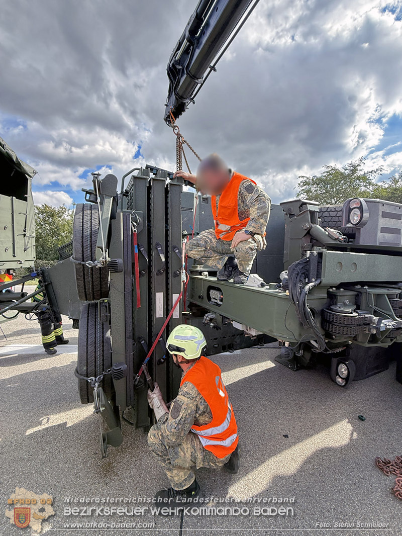 20261009_Bergung einer Arbeitsmaschine samt Anh�nger auf der A2 - Foto: Stefan Schneider BFKDO BADEN