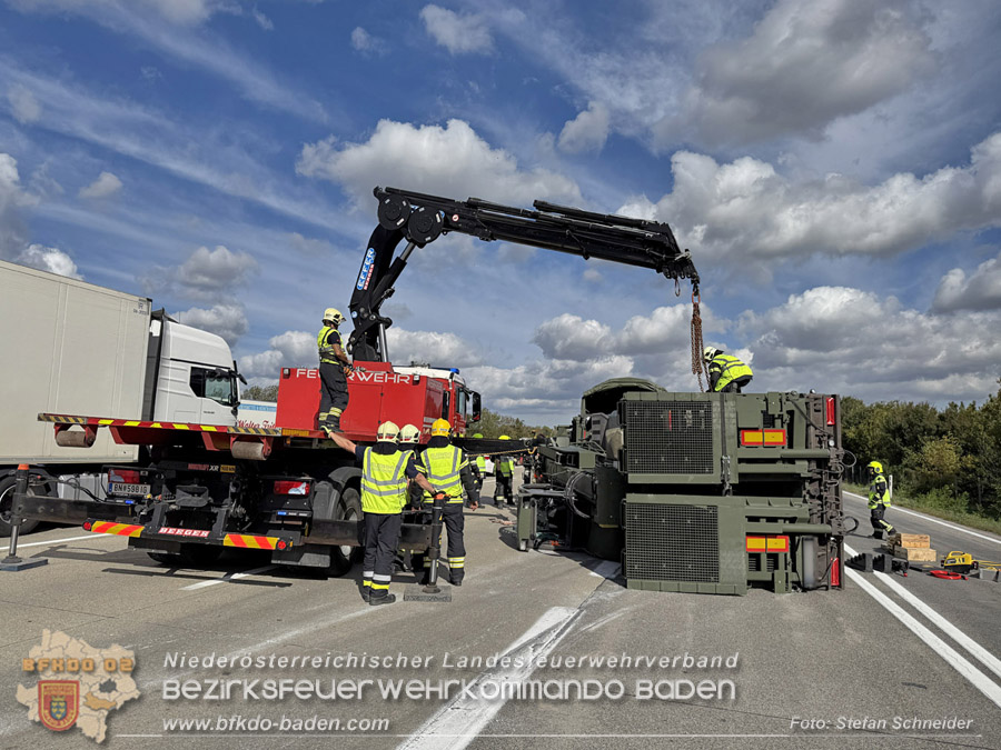 20261009_Bergung einer Arbeitsmaschine samt Anh�nger auf der A2 - Foto: Stefan Schneider BFKDO BADEN