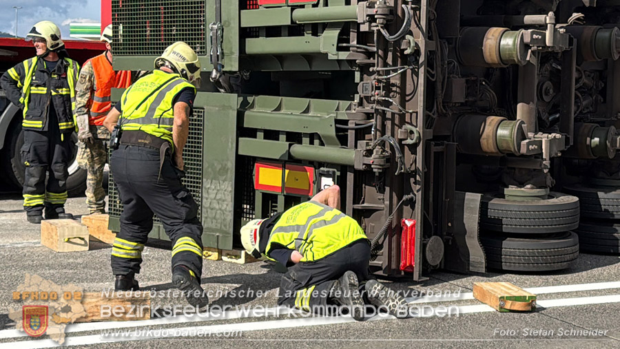 20261009_Bergung einer Arbeitsmaschine samt Anh�nger auf der A2 - Foto: Stefan Schneider BFKDO BADEN
