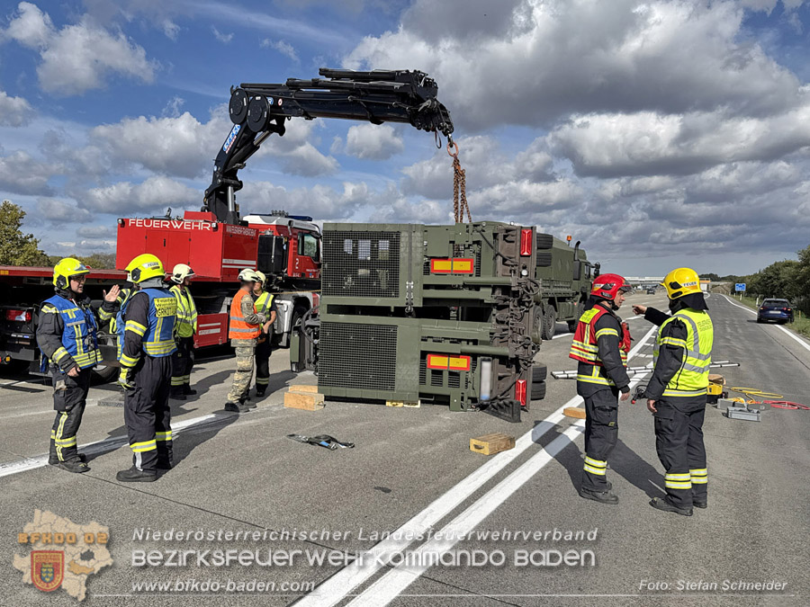 20261009_Bergung einer Arbeitsmaschine samt Anh�nger auf der A2 - Foto: Stefan Schneider BFKDO BADEN