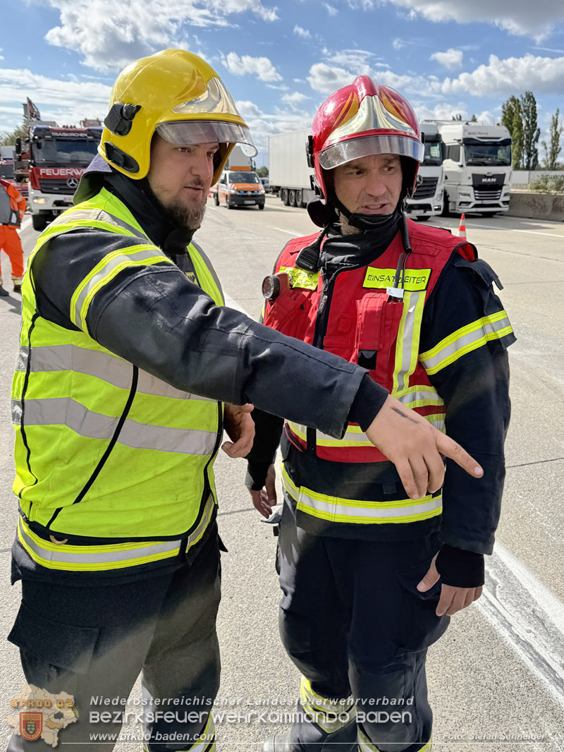 20261009_Bergung einer Arbeitsmaschine samt Anh�nger auf der A2 - Foto: Stefan Schneider BFKDO BADEN