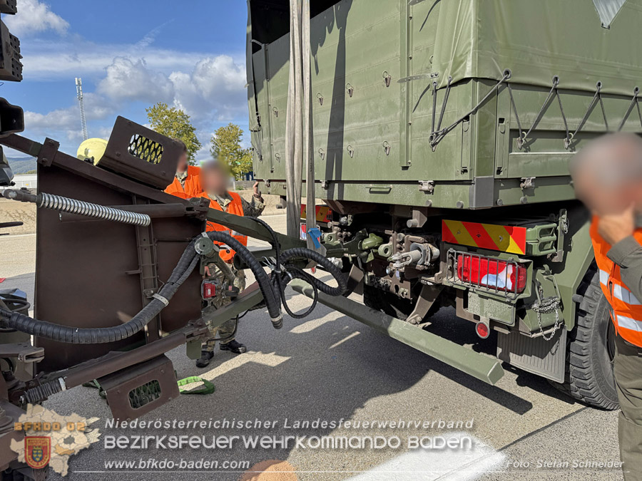 20261009_Bergung einer Arbeitsmaschine samt Anh�nger auf der A2 - Foto: Stefan Schneider BFKDO BADEN
