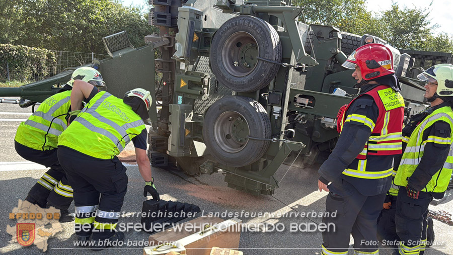 20261009_Bergung einer Arbeitsmaschine samt Anh�nger auf der A2 - Foto: Stefan Schneider BFKDO BADEN