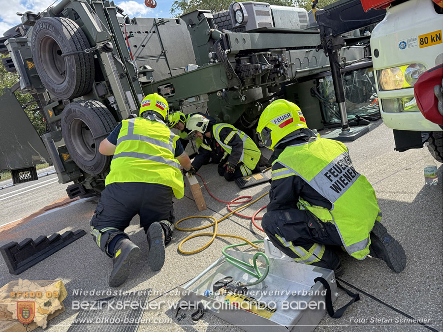 20261009_Bergung einer Arbeitsmaschine samt Anh�nger auf der A2 - Foto: Stefan Schneider BFKDO BADEN