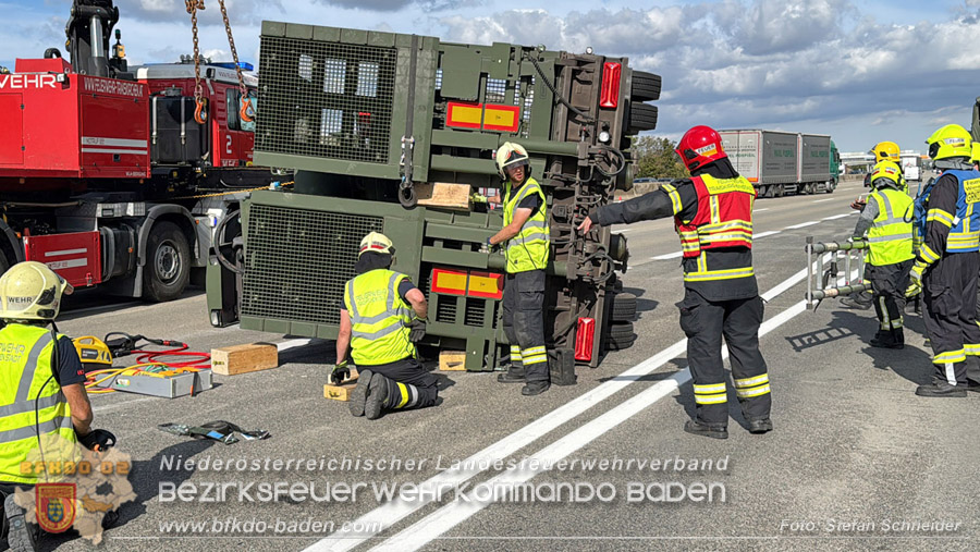 20261009_Bergung einer Arbeitsmaschine samt Anh�nger auf der A2 - Foto: Stefan Schneider BFKDO BADEN
