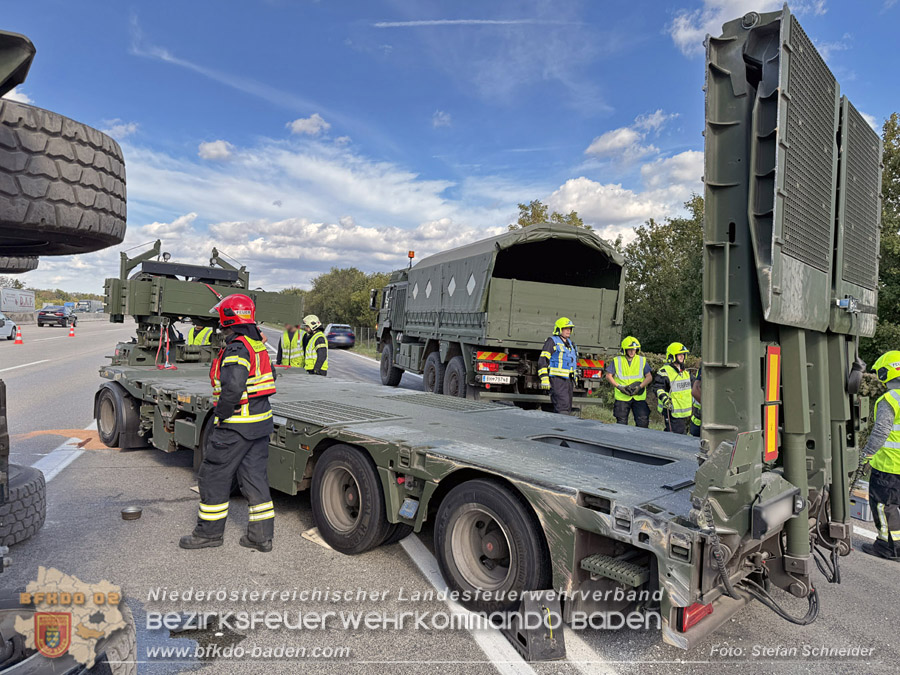 20261009_Bergung einer Arbeitsmaschine samt Anh�nger auf der A2 - Foto: Stefan Schneider BFKDO BADEN