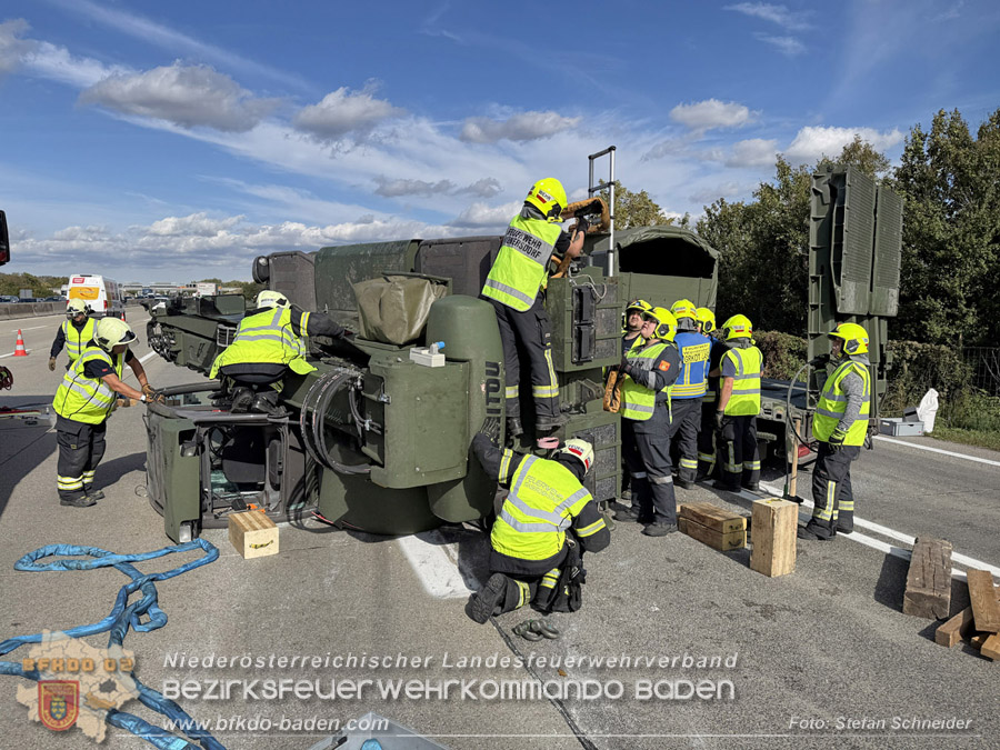 20261009_Bergung einer Arbeitsmaschine samt Anh�nger auf der A2 - Foto: Stefan Schneider BFKDO BADEN