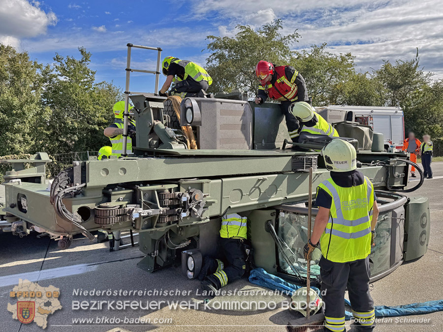 20261009_Bergung einer Arbeitsmaschine samt Anh�nger auf der A2 - Foto: Stefan Schneider BFKDO BADEN