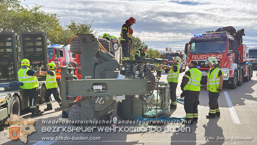 20261009_Bergung einer Arbeitsmaschine samt Anh�nger auf der A2 - Foto: Stefan Schneider BFKDO BADEN