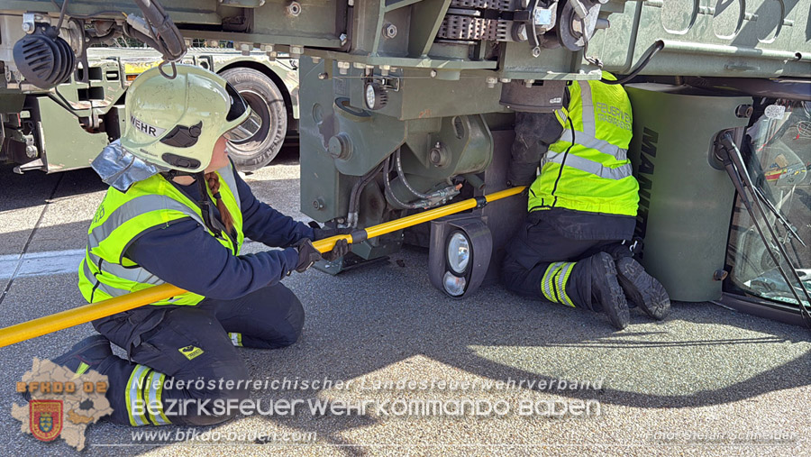 20261009_Bergung einer Arbeitsmaschine samt Anh�nger auf der A2 - Foto: Stefan Schneider BFKDO BADEN