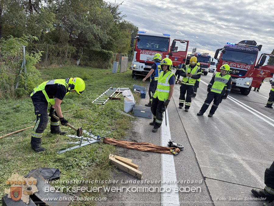 20261009_Bergung einer Arbeitsmaschine samt Anh�nger auf der A2 - Foto: Stefan Schneider BFKDO BADEN