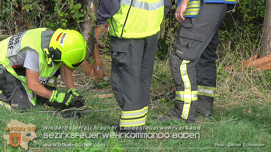 20261009_Bergung einer Arbeitsmaschine samt Anh�nger auf der A2 - Foto: Stefan Schneider BFKDO BADEN