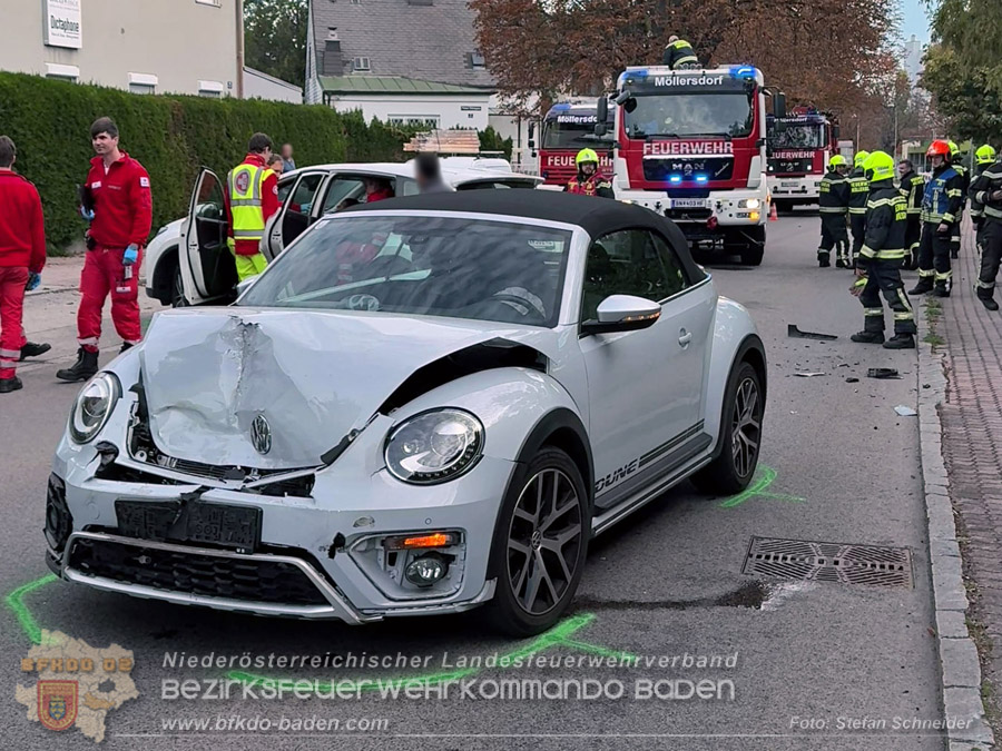20261017_Verkehrsunfall in Traiskirchen im Ortsteil M�llersdorf - Foto: Stefan Schneider BFKDO BADEN