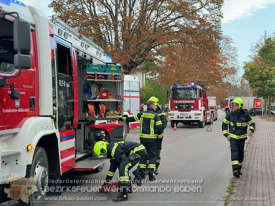 20261017_Verkehrsunfall in Traiskirchen im Ortsteil M�llersdorf - Foto: Stefan Schneider BFKDO BADEN